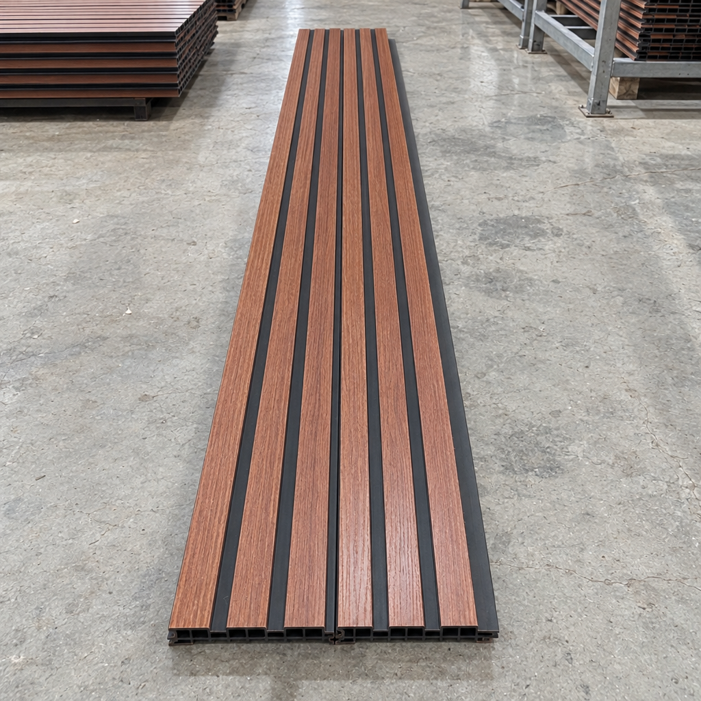 Wall Panel Flat WPC nogal rojizo con canal negro 019 – bodega 3